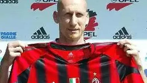 刘诗诗吴奇隆深夜同框觅食，装扮朴素恩爱满分